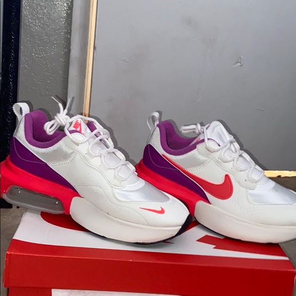 Women’s Nike air max sneakers - Picture 2 of 2